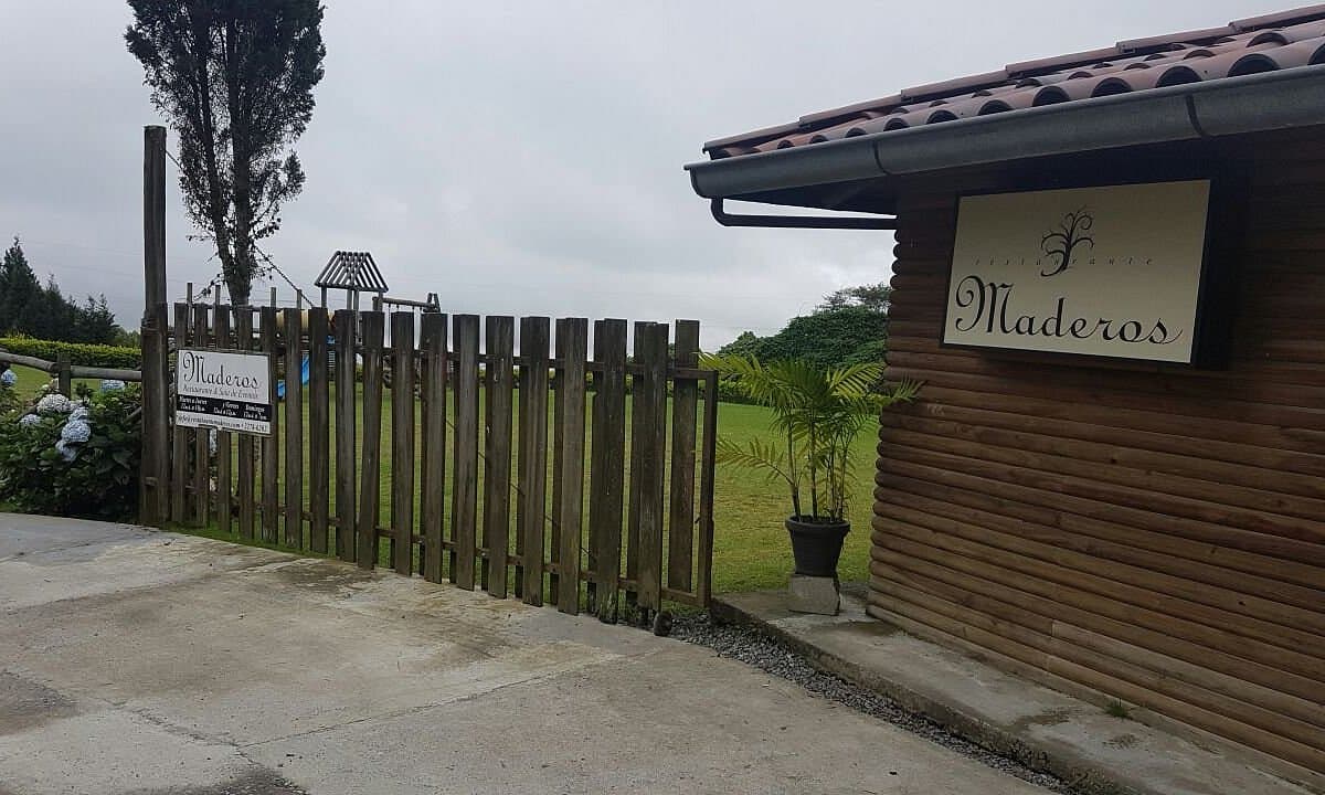 restaurante maderos · exterior